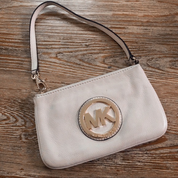 ✨Michael Kors Wrislet✨ - Picture 2 of 8